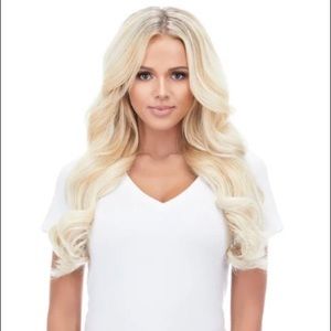 Ash Blonde 18 inch 120g clip in Bellami hair extensions. (Only used twice!)